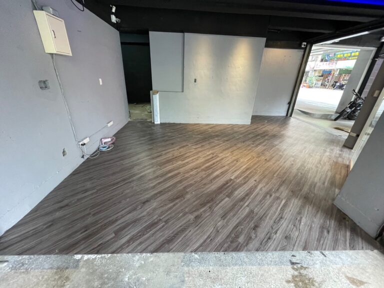 窗簾推薦｜酒商店鋪｜PVC塑膠地板｜上允窗簾