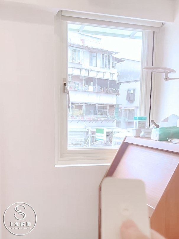 Apex電動遮光捲簾｜輕鬆一鍵，光線隨心變！小孩房間的智慧家居｜上允窗簾-1
