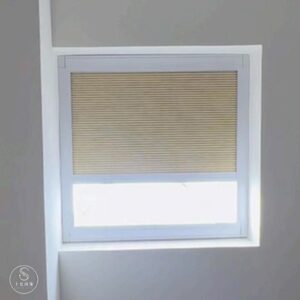 天窗使用電動風琴簾｜躺著也能看星星｜上允窗簾-2