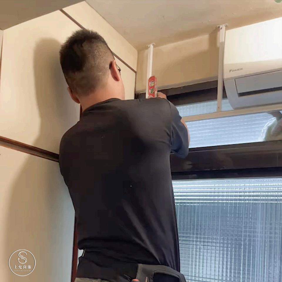 冷氣位置與窗簾衝突怎麼辦？全遮光布簾部分懸吊來救場！｜上允窗簾-2