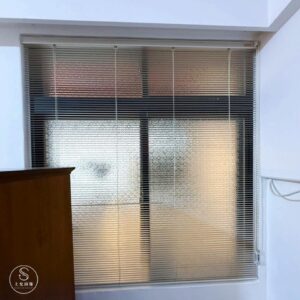 不占空間又能調光？鋁百葉簾是淺窗戶的絕佳選擇！｜上允窗簾-2