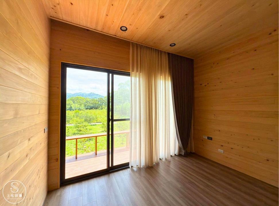 全遮光布簾+紗簾｜打造山區木屋的理想休息空間｜上允窗簾-1