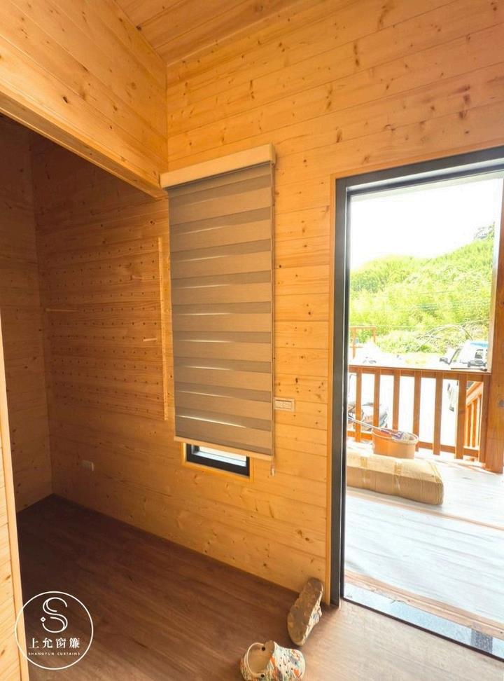 山上自建木屋必備｜調光簾讓您從早到晚都舒適｜上允窗簾-2
