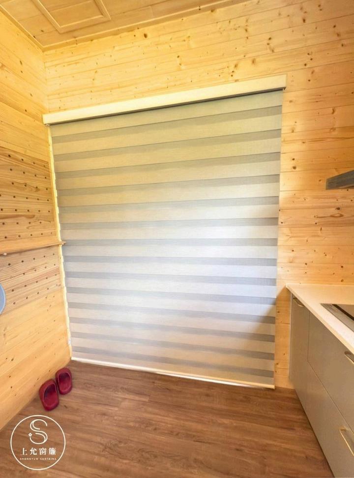 山上自建木屋必備｜調光簾讓您從早到晚都舒適｜上允窗簾-3