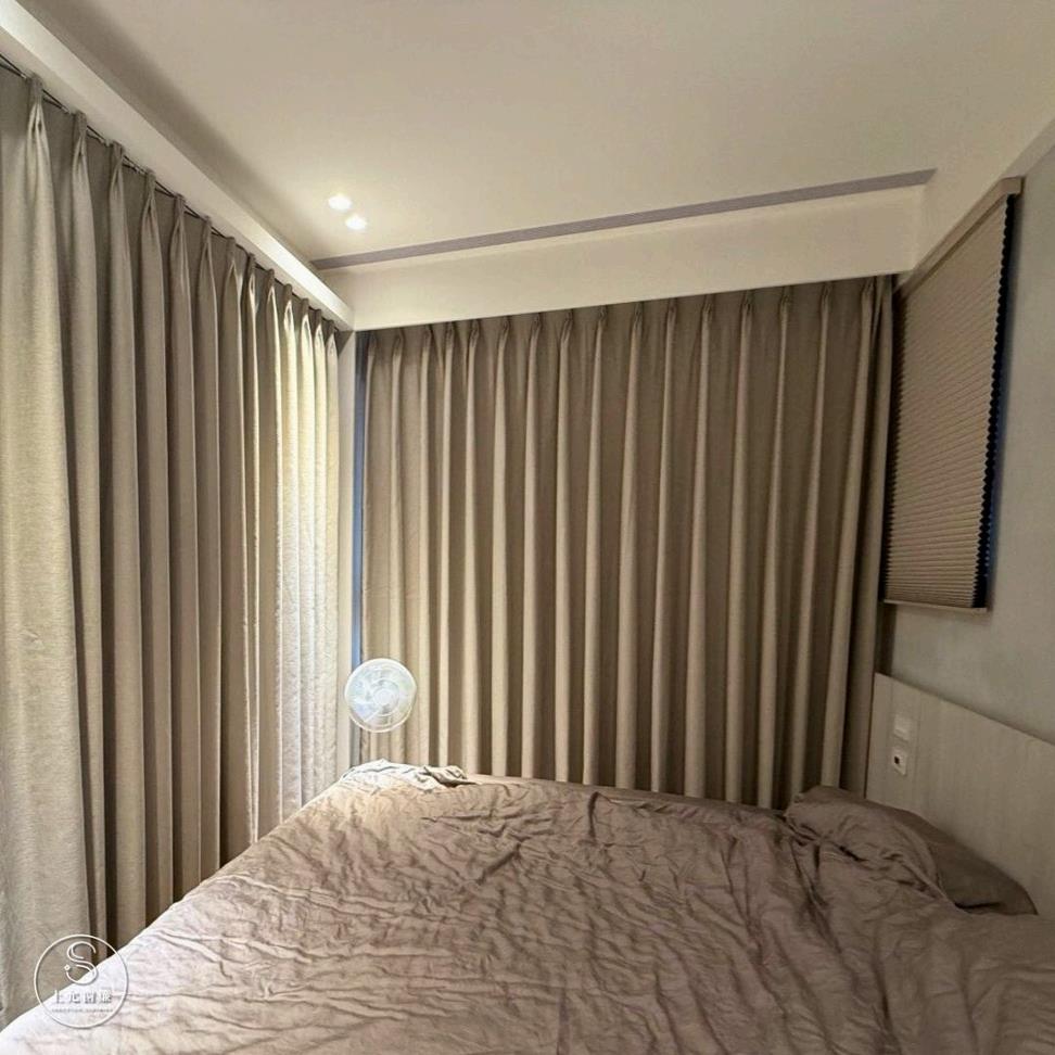 主臥遮光窗簾｜三明治布簾打造極致靜謐睡眠空間-3