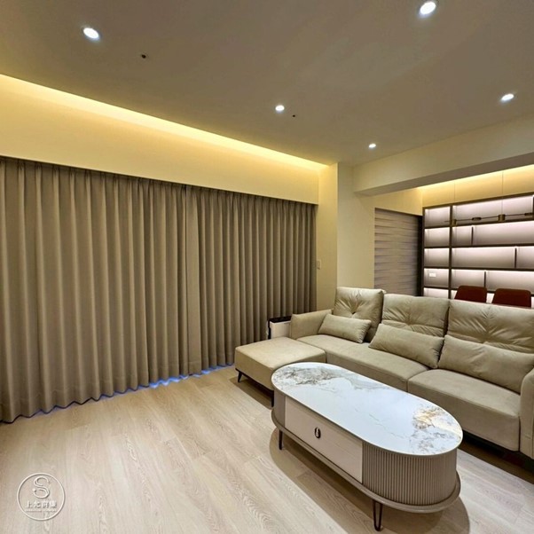 客廳遮光窗簾這樣選，白天不刺眼、晚上超有氛圍-1