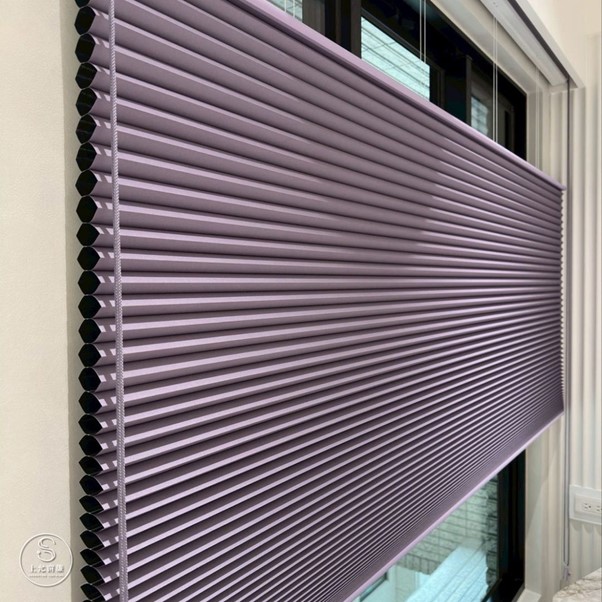 蜂巢簾×北歐風臥室:極簡中藏著柔光的浪漫-2