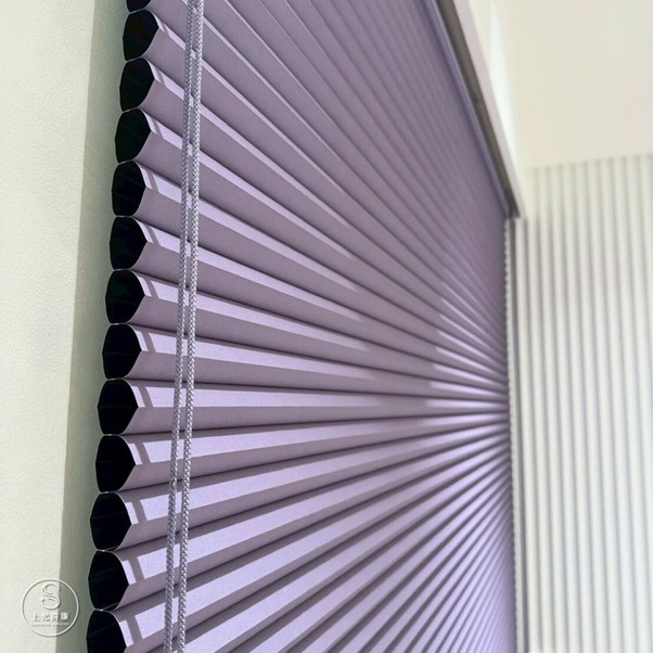 蜂巢簾×北歐風臥室:極簡中藏著柔光的浪漫-3