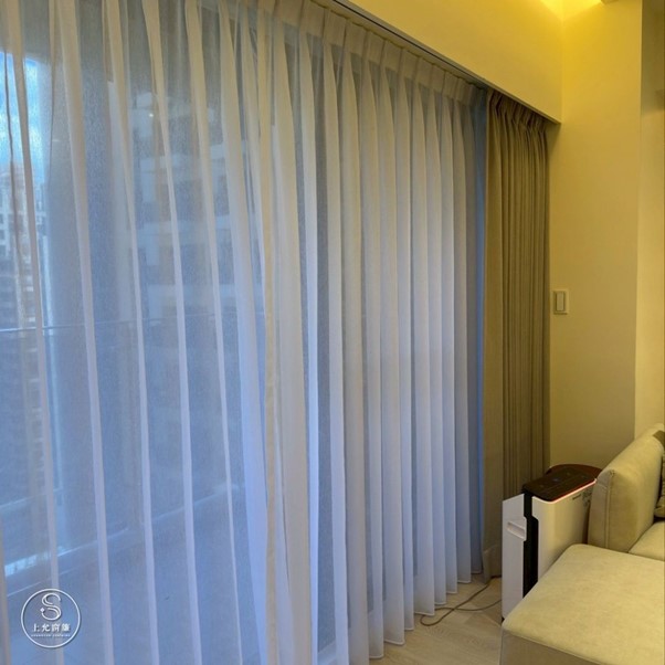 客廳遮光窗簾這樣選，白天不刺眼、晚上超有氛圍-3