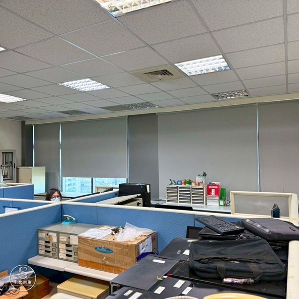 員工一致好評!遮光捲簾讓辦公室更舒適-5