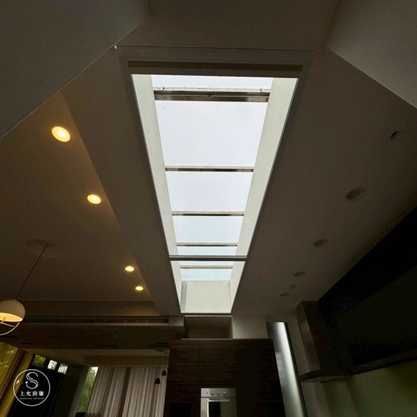 天窗採光過強怎麼辦？蜂巢簾打造柔和自然光 -1