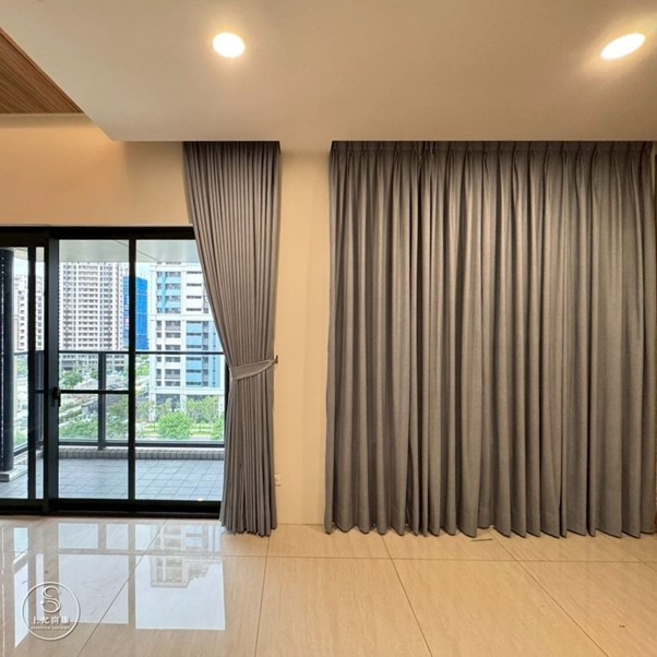 客廳裝遮光布簾的 5 大好處:降溫、隱私、隔音一次到位-1