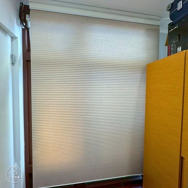 臥室電動窗簾選蜂巢簾的理由：美觀、安靜、隔熱一次到位-1