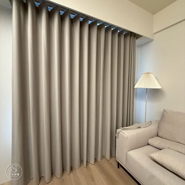 紗簾＋蛇行簾，讓客廳每天都像樣品屋-1