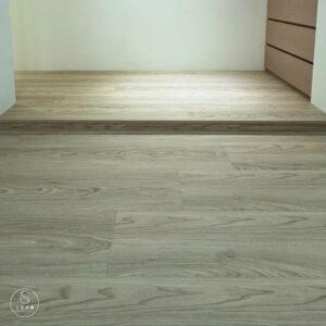 全室SPC卡扣地板，打造一致又耐看的空間感-2