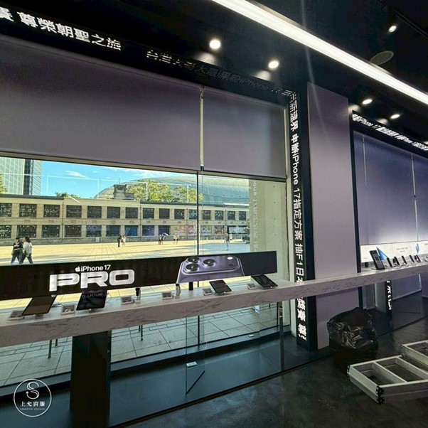 手機螢幕反光救星！遮光捲簾讓顧客更容易專注於新機展示-2