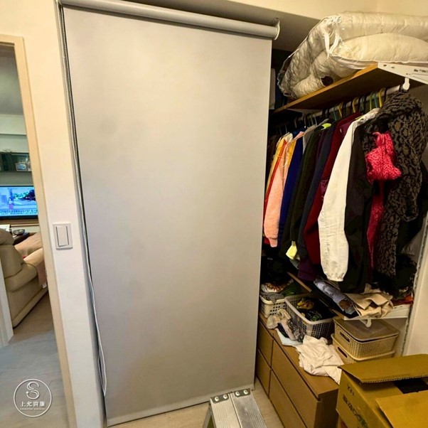 告別凌亂更衣室！捲簾一拉，3秒打造極簡空間感-1