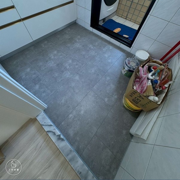 油漬、水氣不再怕：廚房選用 SPC卡扣地板 的5大理由-2