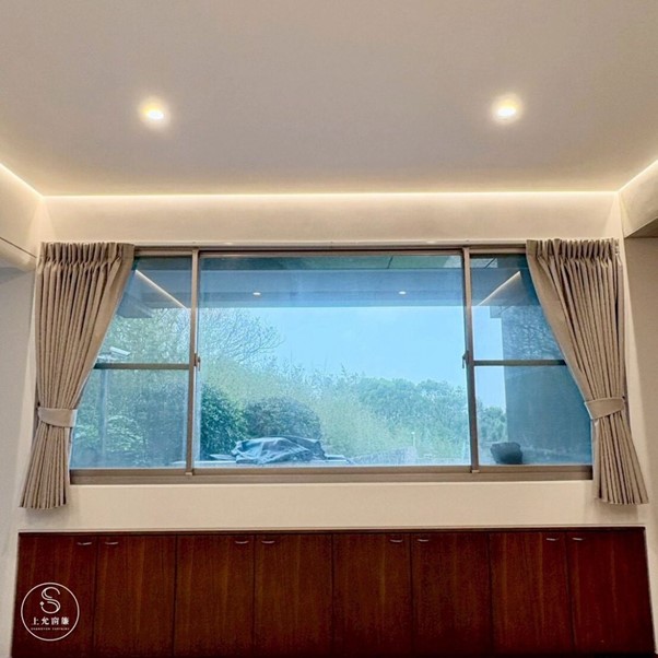 客廳遮光布簾怎麼選？材質、顏色到遮光率全攻略-1