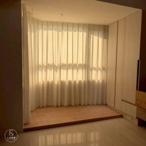 極簡主義者的最愛：米色不透影紗簾