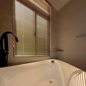 浴室發霉困擾？推薦鋁百葉簾：防水防霉-2