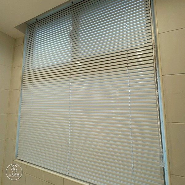 5 分鐘搞定浴室隱私！鋁百葉隨心切換光影的快感 -2