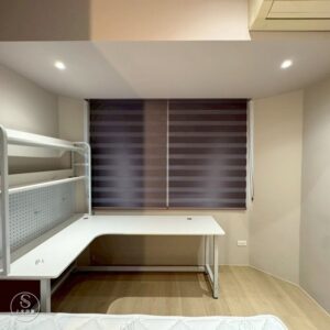 在書桌前安裝調光簾，保護孩子視力-1