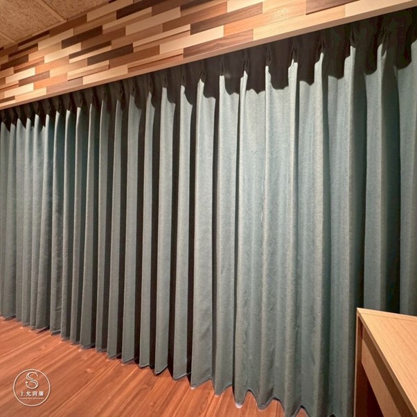 萬華環南豪宅開箱:用全遮光布簾撐起客廳的優雅氣場-1