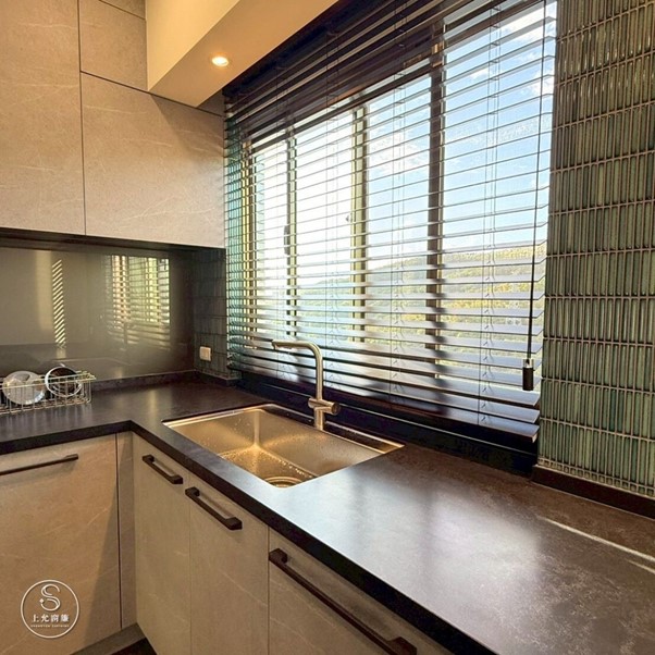 廚房油膩膩？教你如何三分鐘快速清潔百葉簾葉片-2