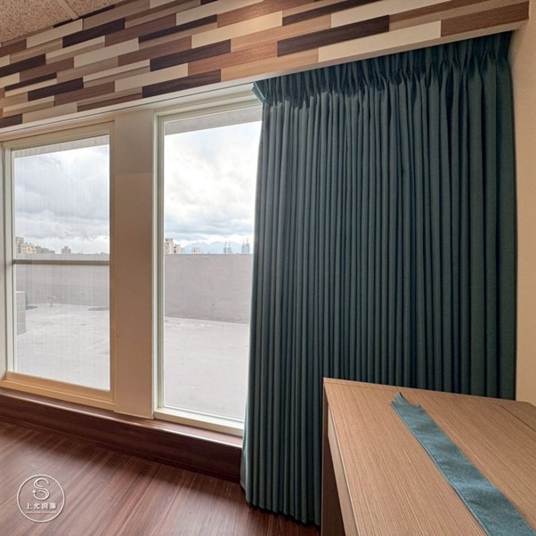 萬華環南豪宅開箱：用全遮光布簾撐起客廳的優雅氣場-2