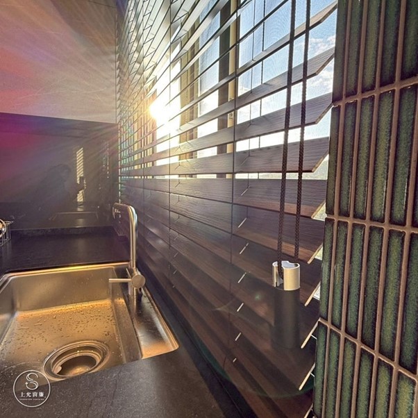 廚房油膩膩？教你如何三分鐘快速清潔百葉簾葉片-3