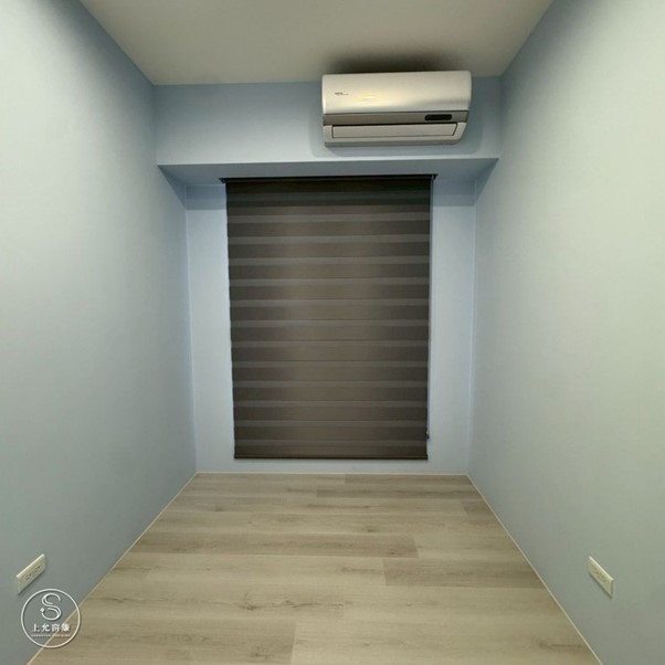 窗簾怎麼選不壓迫？調光簾讓小房間視覺延展 2 倍-1