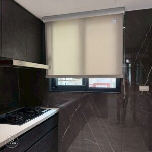 陽光捲簾幫廚房擋住對樓視線，採光依然好-2