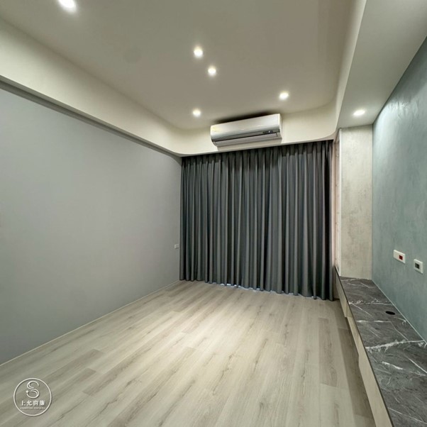 客廳落地窗窗簾怎麼選？布簾＋紗簾雙層搭配完美組合-3